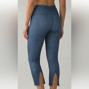 Lululemon Gather and Crow Crop 4 Denim Split Hem Scrunch Bum